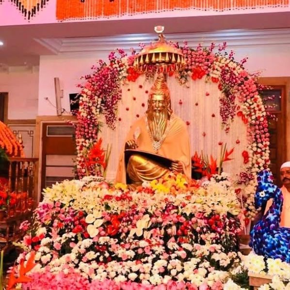 Maharaj Ji Statue